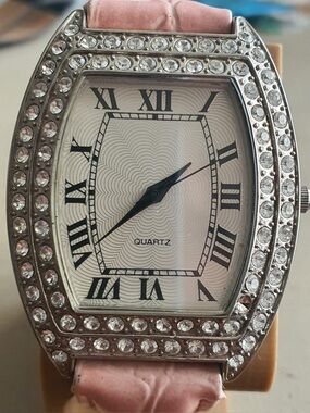 🦋10/$20🦋 Silver/Pink Rhinestone Leather Women's Watch